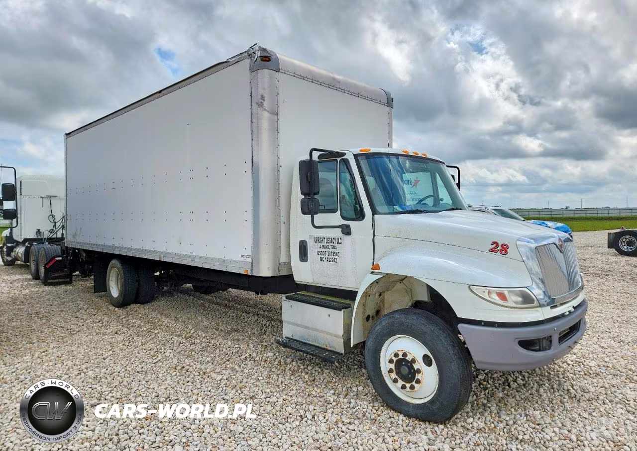 2016 International 4400 Box Truck