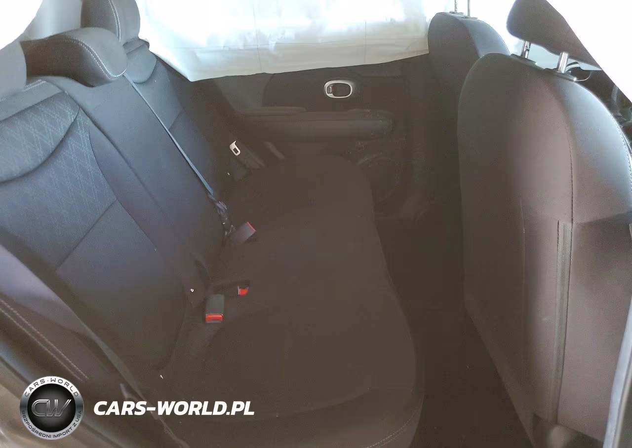2018 Kia Soul Base VIN:KNDJN2A20J7563740 - 10