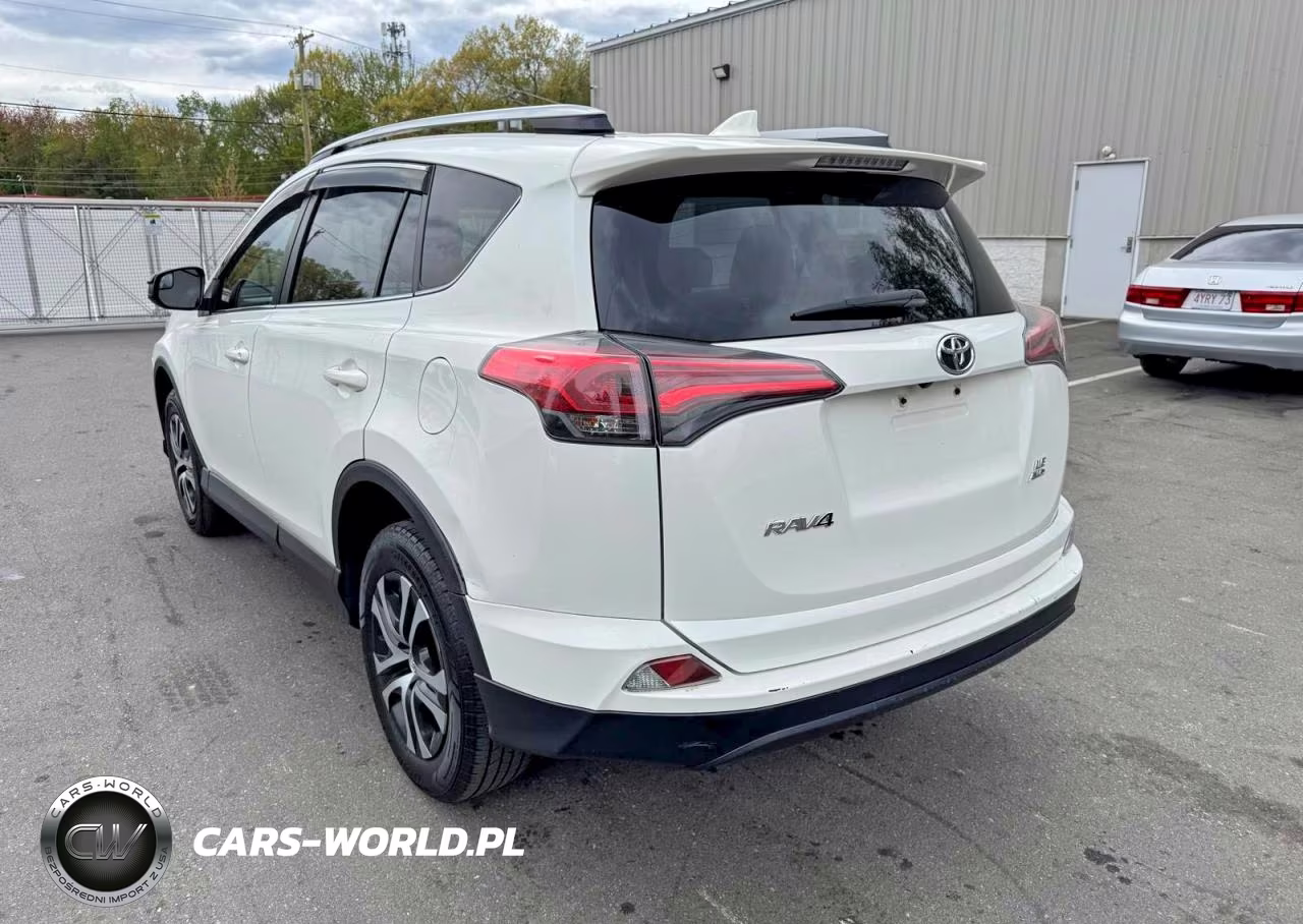 2018 Toyota Rav4 Le VIN:JTMBFREV8JJ219977 - 2