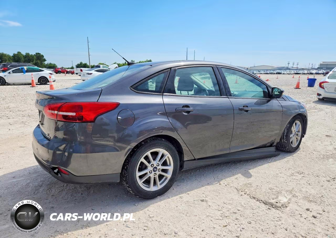 2016 Ford Focus Se VIN:1FADP3F20GL387283 - 3