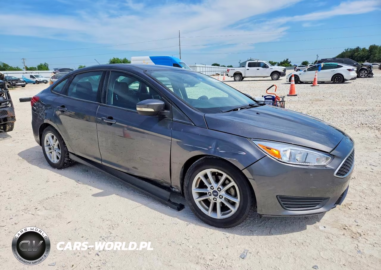 2016 Ford Focus Se VIN:1FADP3F20GL387283 - 4