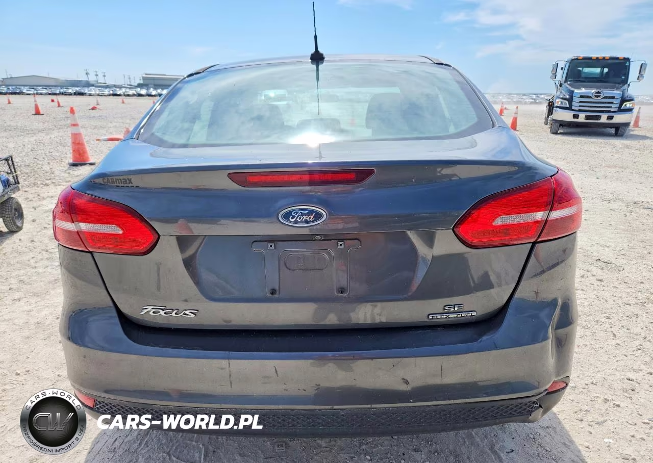 2016 Ford Focus Se VIN:1FADP3F20GL387283 - 6