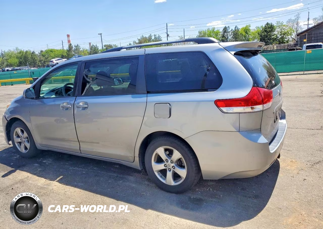 2013 Toyota Sienna Le VIN:5TDKK3DC2DS401318 - 2
