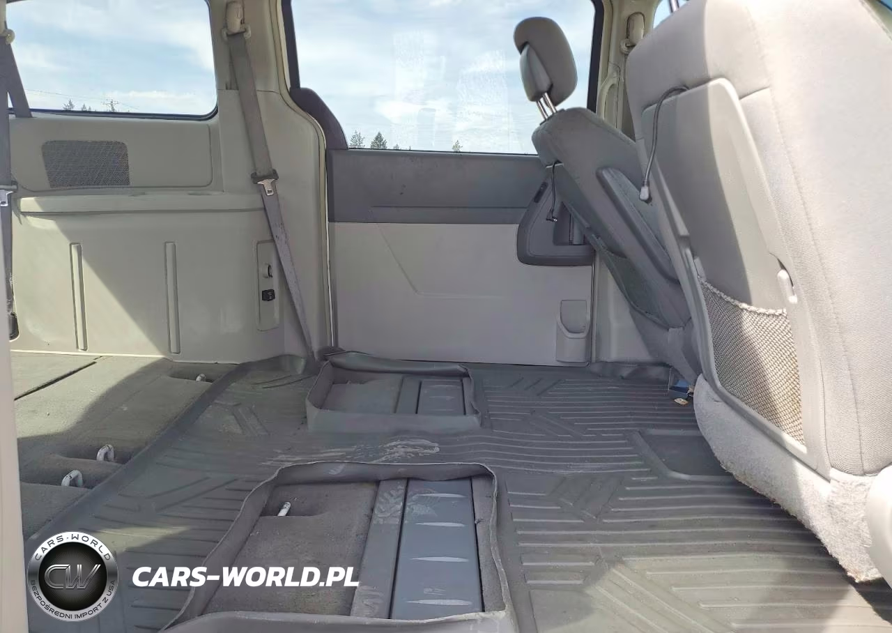 2010 Chrysler Town & Country Touring VIN:2A4RR5D1XAR346247 - 11