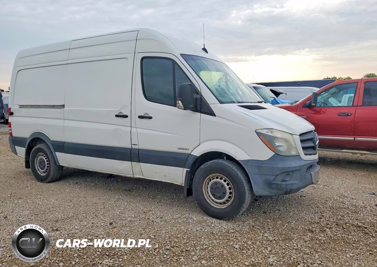 2014 Mercedes-Benz 2500 Crew VIN:WD3PE7CC1E5855762 - 4