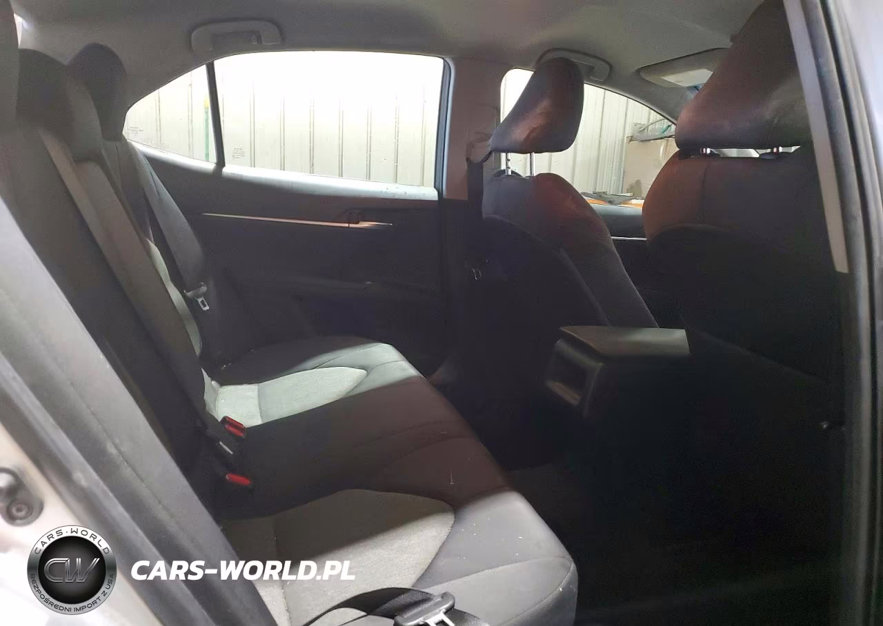 2018 Toyota Camry Le VIN:4T1B11HK5JU103664 - 10