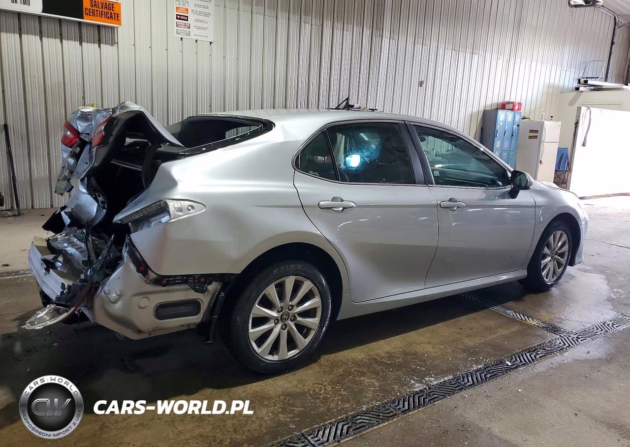 2018 Toyota Camry Le VIN:4T1B11HK5JU103664 - 3
