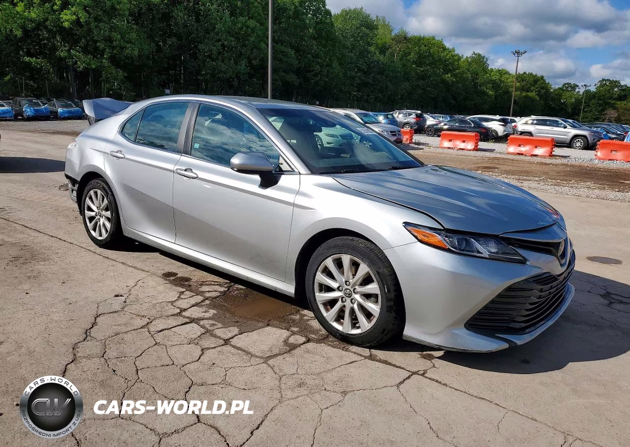 2018 Toyota Camry Le VIN:4T1B11HK5JU103664 - 4
