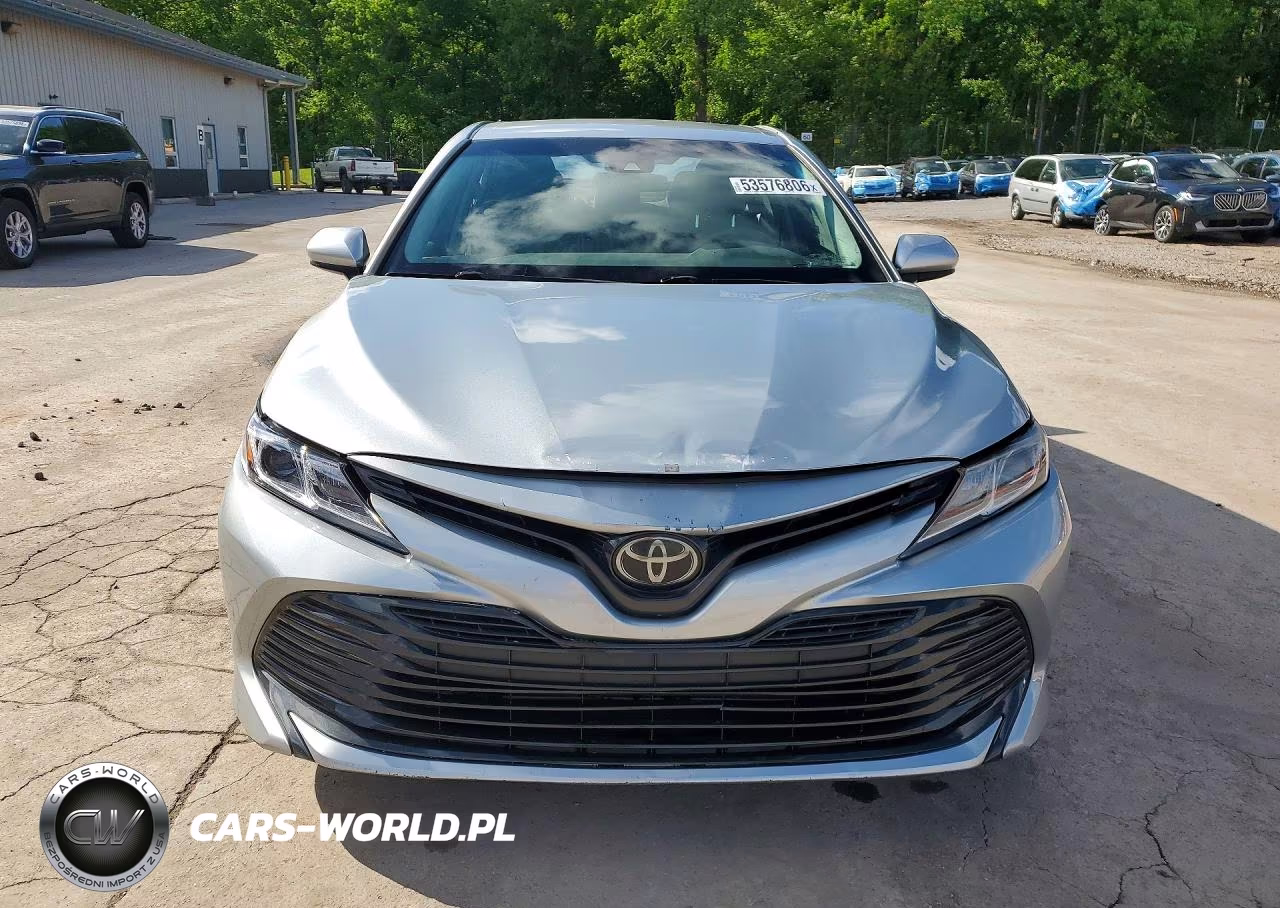 2018 Toyota Camry Le VIN:4T1B11HK5JU103664 - 5