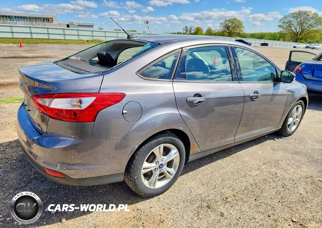 2014 Ford Focus Se VIN:1FADP3F2XEL292601 - 3