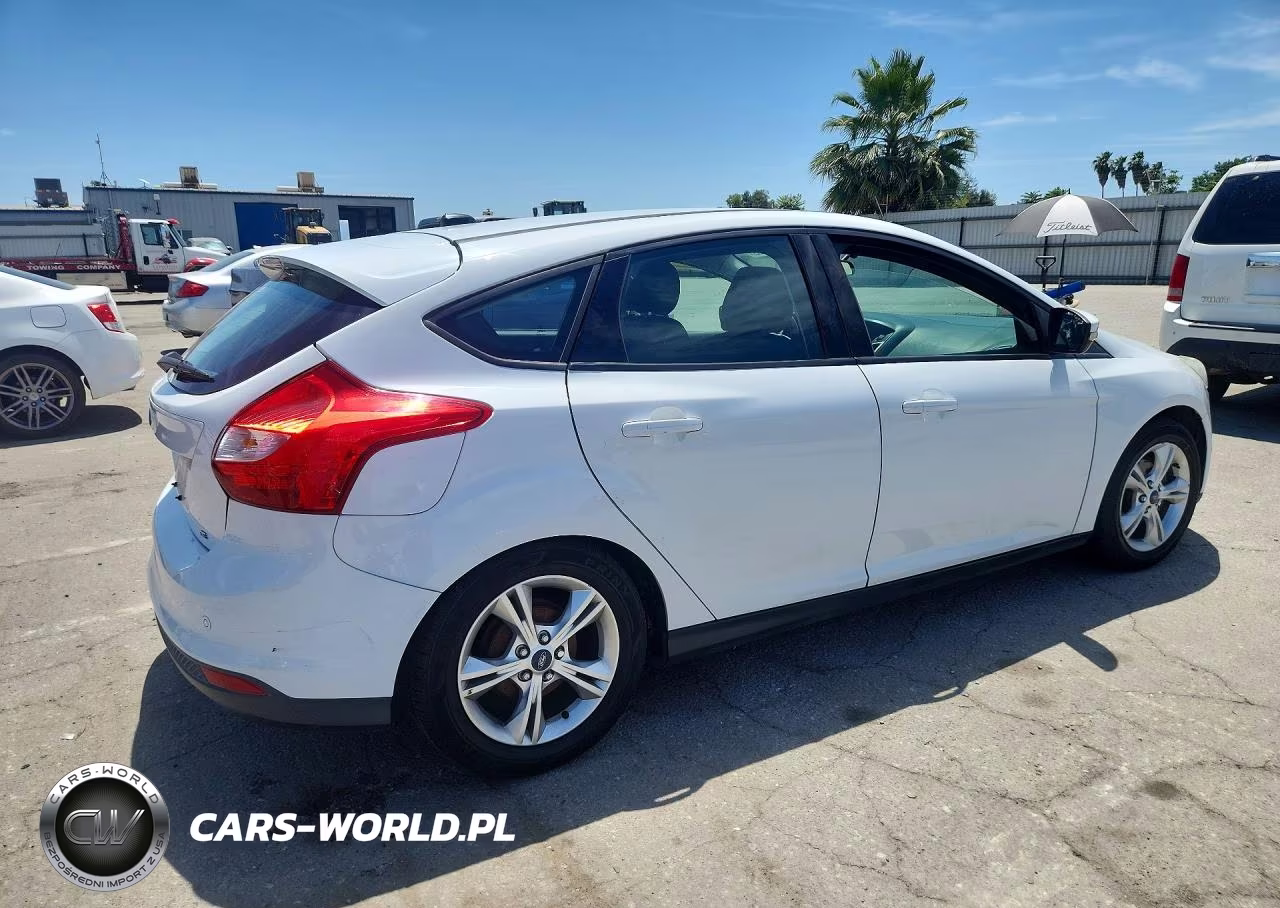 2014 Ford Focus Se VIN:1FADP3K23EL176324 - 3