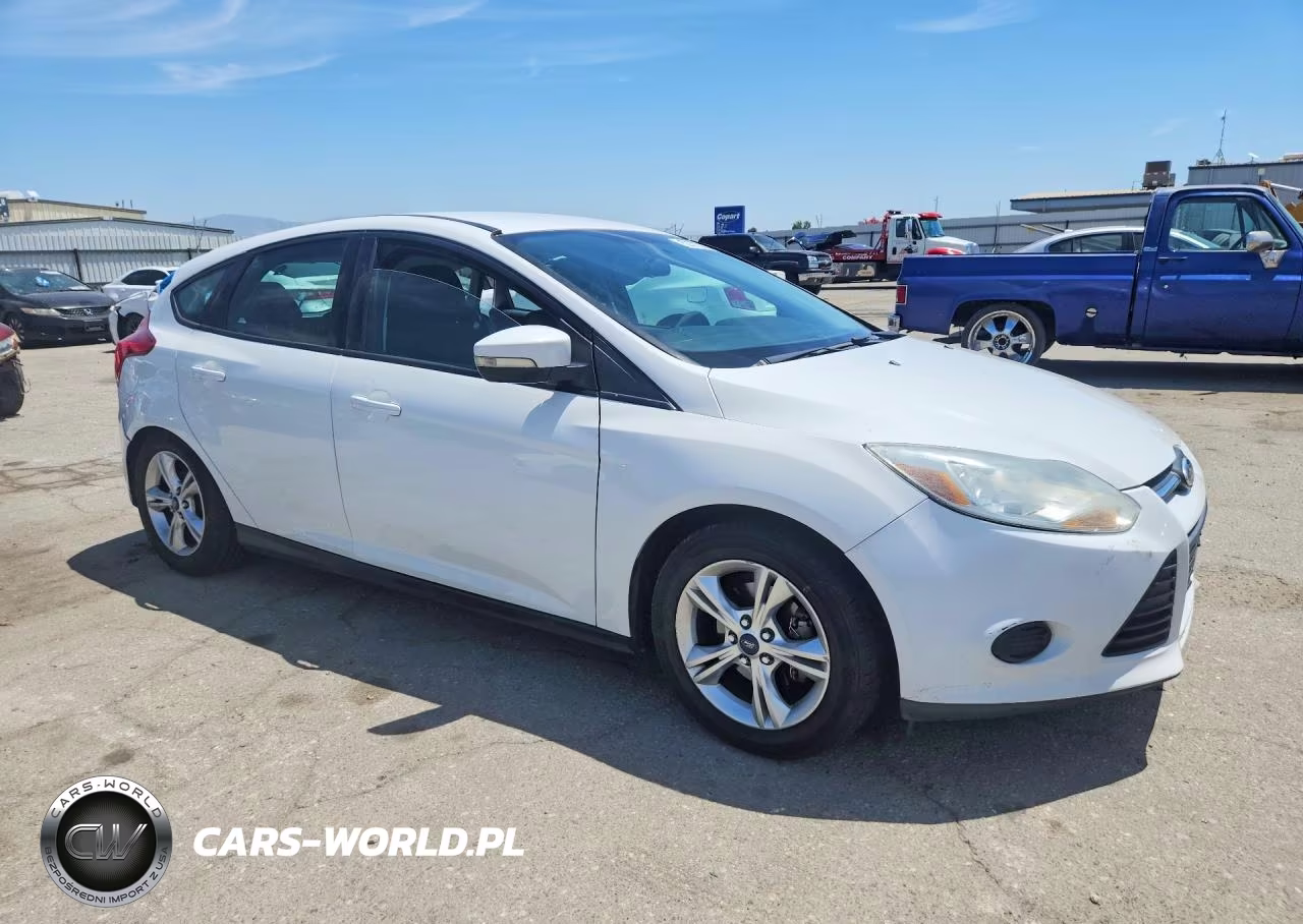 2014 Ford Focus Se VIN:1FADP3K23EL176324 - 4