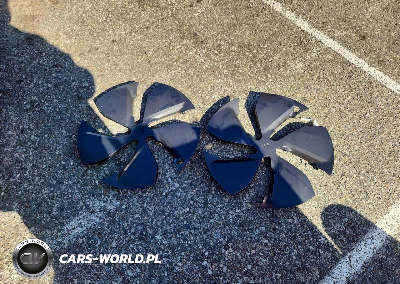 2026 Tesla Model Y VIN:7SAYGDED0TF415197 - 13