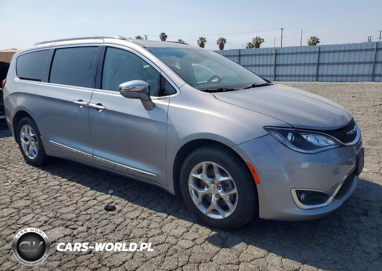 2017 Chrysler Pacifica Limited VIN:2C4RC1GG6HR504318 - 4