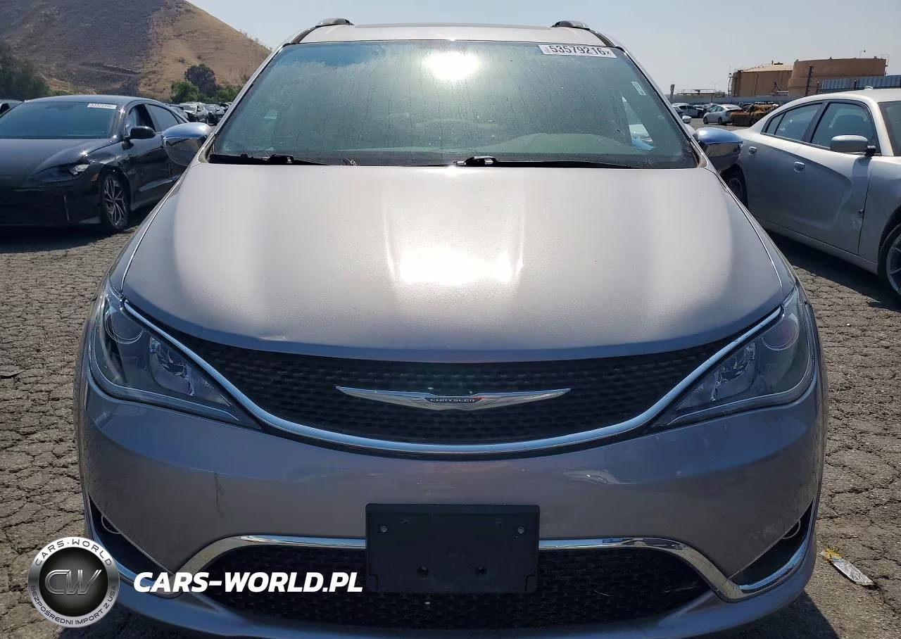 2017 Chrysler Pacifica Limited VIN:2C4RC1GG6HR504318 - 5