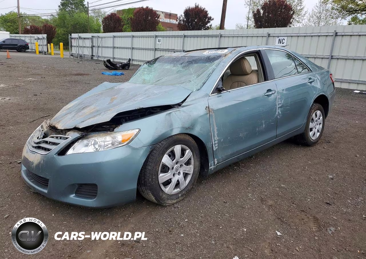 2011 Toyota Camry Le – zdjęcie 1 z 12