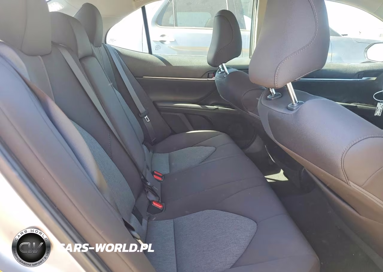 2018 Toyota Camry Le VIN:4T1B11HK7JU608783 - 10