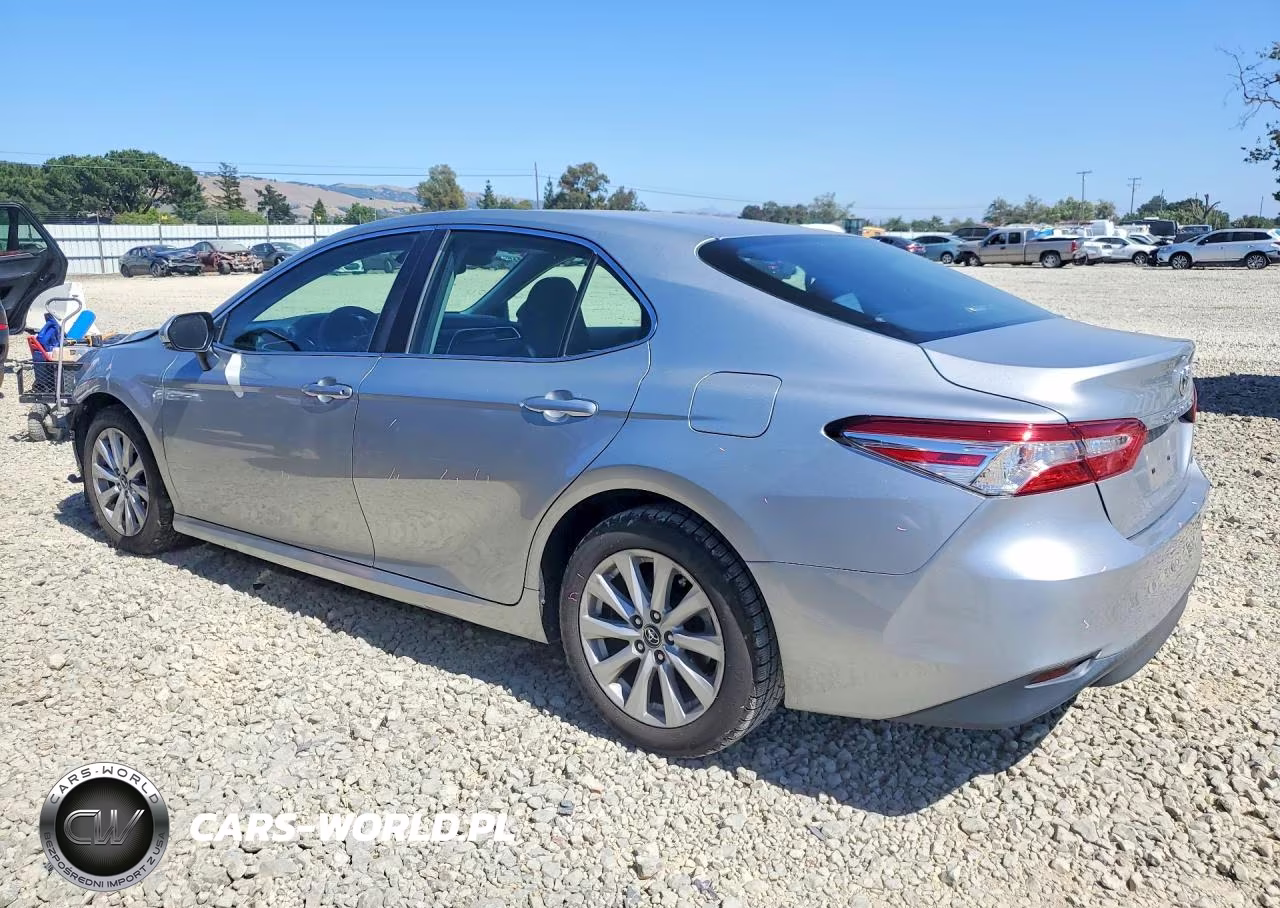 2018 Toyota Camry Le VIN:4T1B11HK7JU608783 - 2