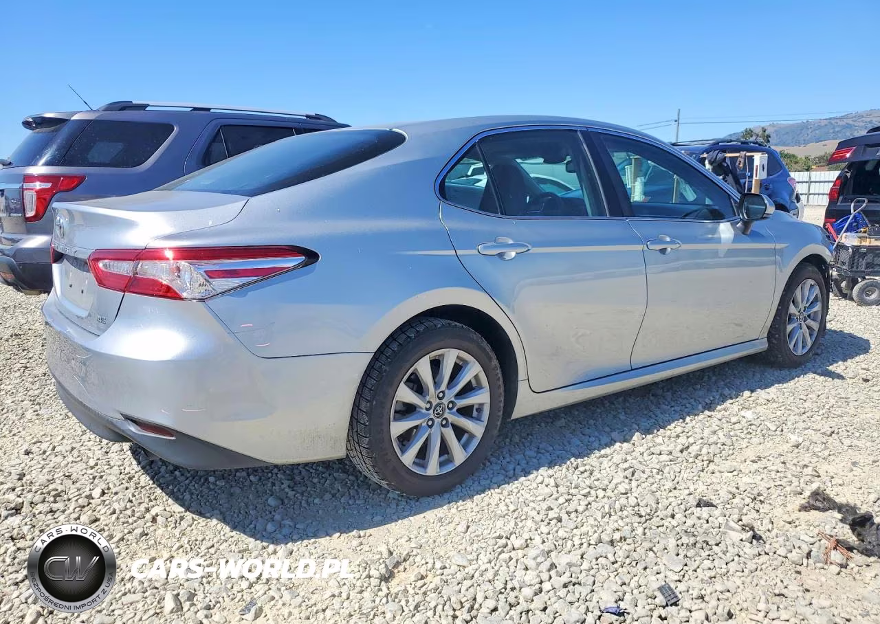 2018 Toyota Camry Le VIN:4T1B11HK7JU608783 - 3