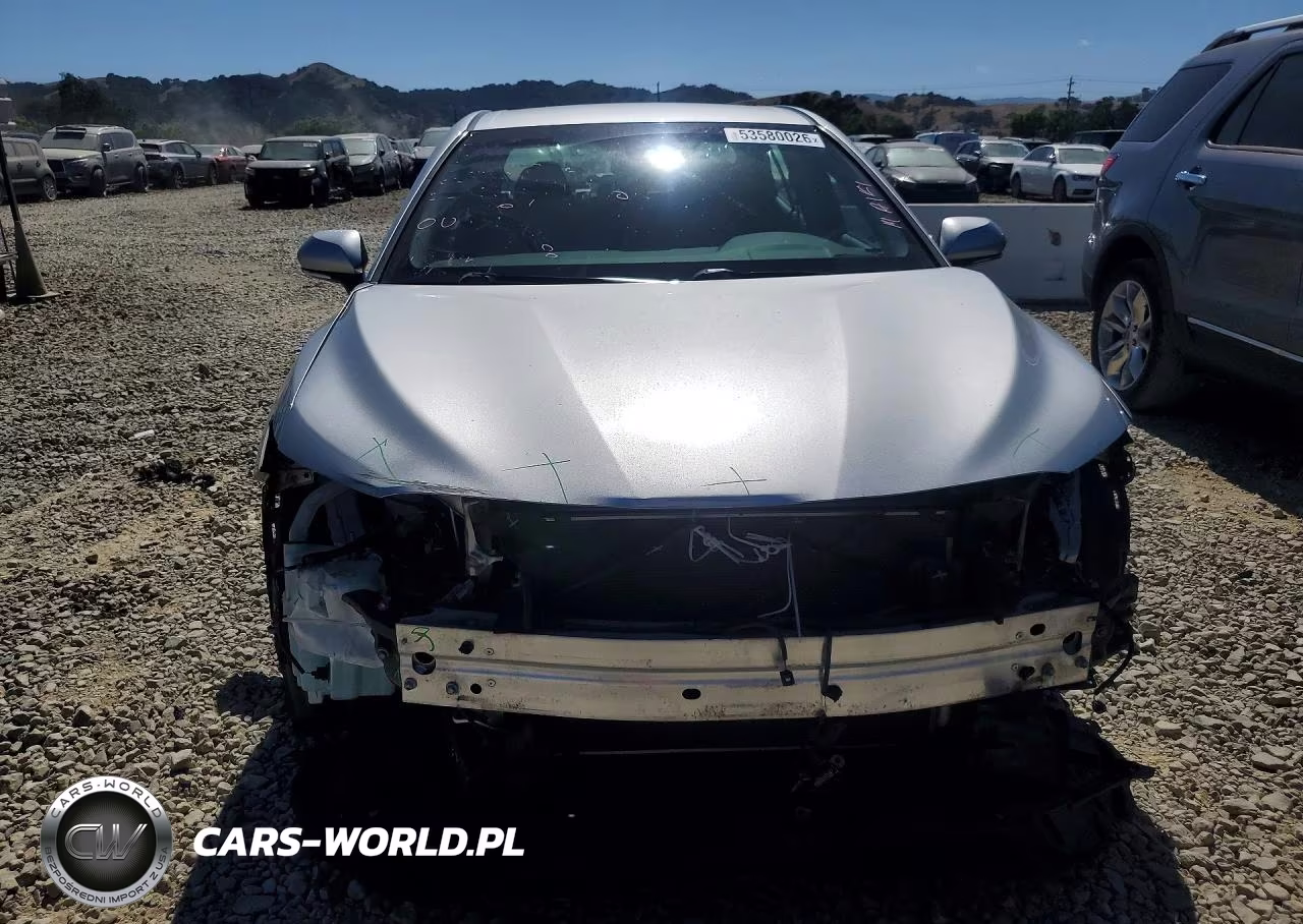 2018 Toyota Camry Le VIN:4T1B11HK7JU608783 - 5