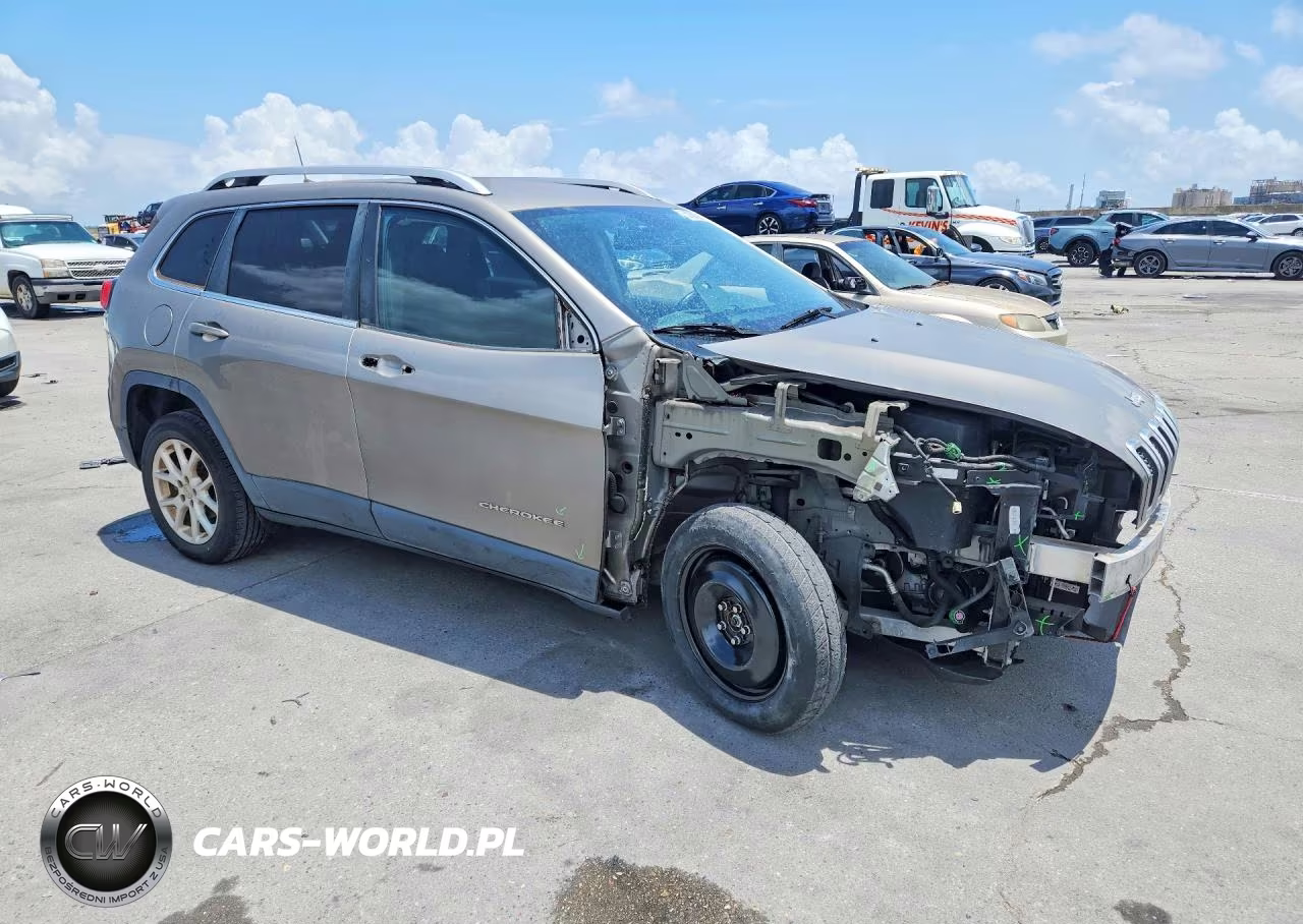 2017 Jeep Cherokee Latitude VIN:1C4PJLCB8HW623840 - 4