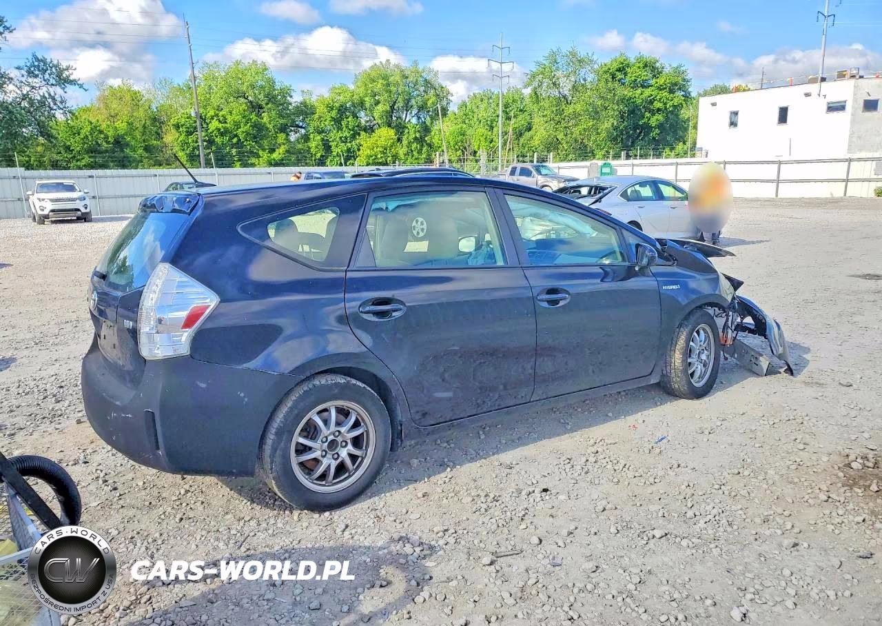 2013 Toyota Prius V Three VIN:JTDZN3EU8D3224739 - 3