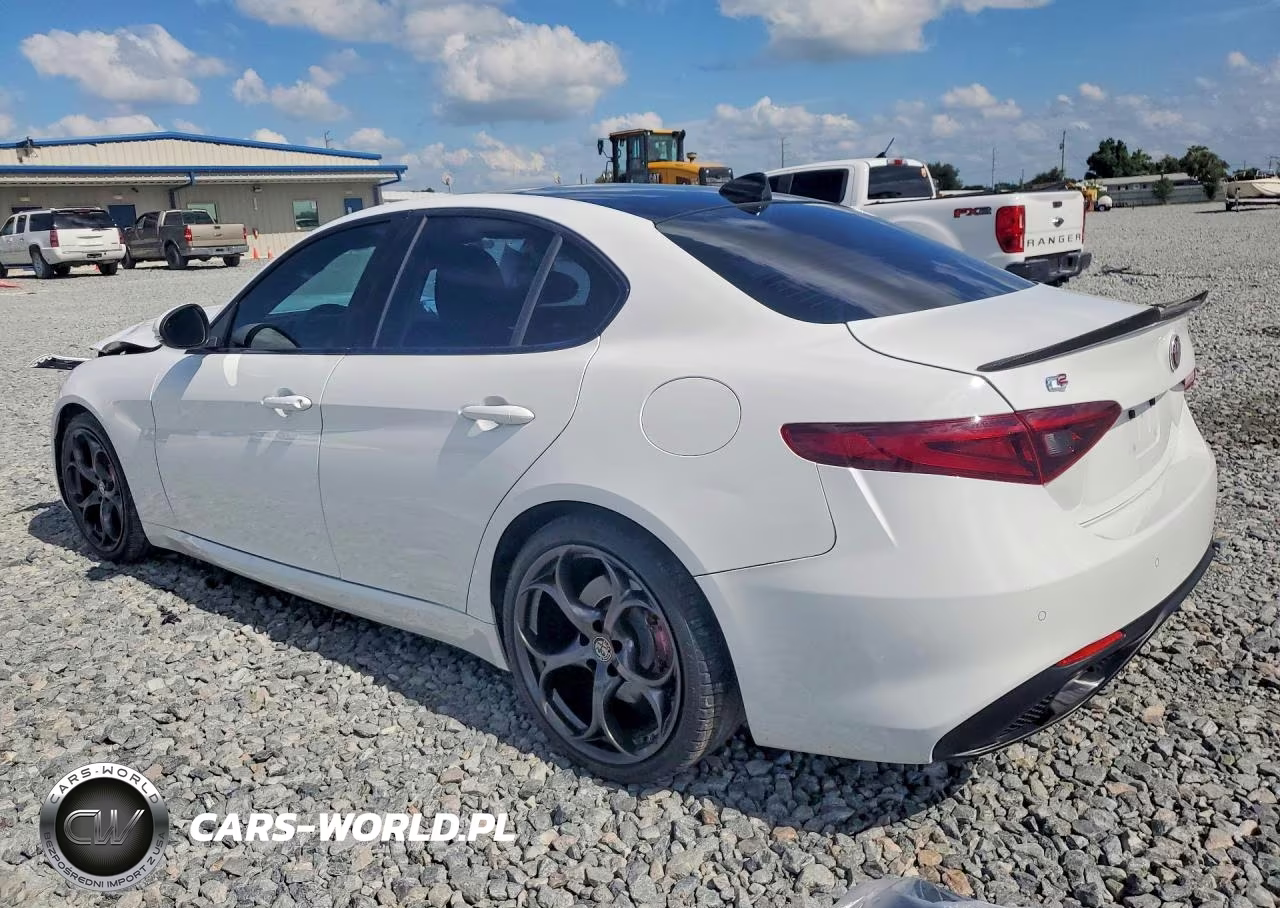 2018 Alfa Romeo Giulia Ti VIN:ZARFAECN6J7581062 - 2