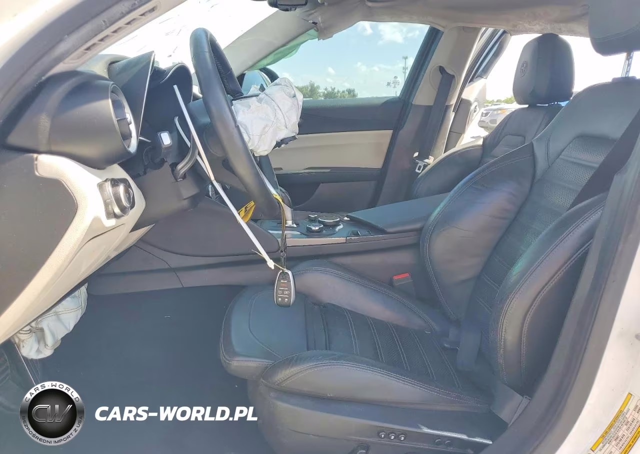 2018 Alfa Romeo Giulia Ti VIN:ZARFAECN6J7581062 - 7