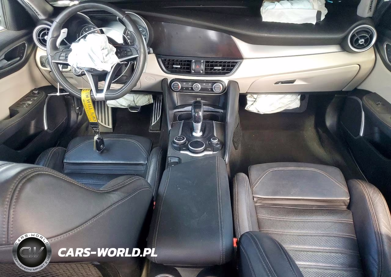2018 Alfa Romeo Giulia Ti VIN:ZARFAECN6J7581062 - 8