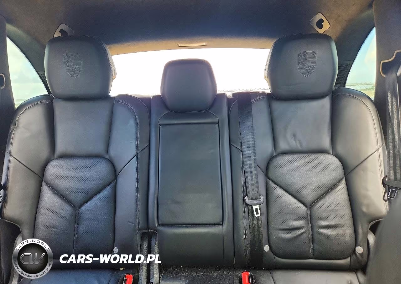2011 Porsche Cayenne Turbo VIN:WP1AC2A21BLA82036 - 10