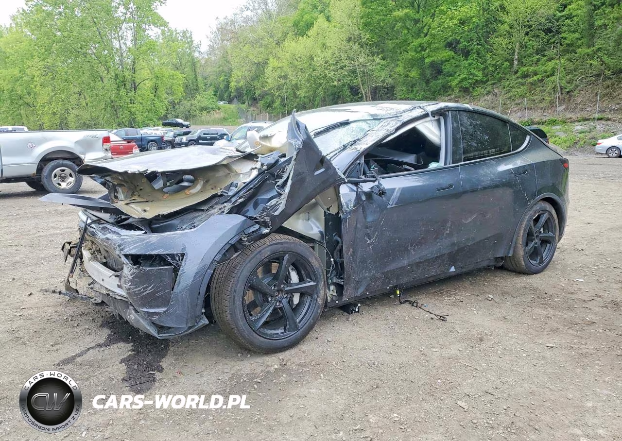 2026 Tesla Model Y – zdjęcie 1 z 13
