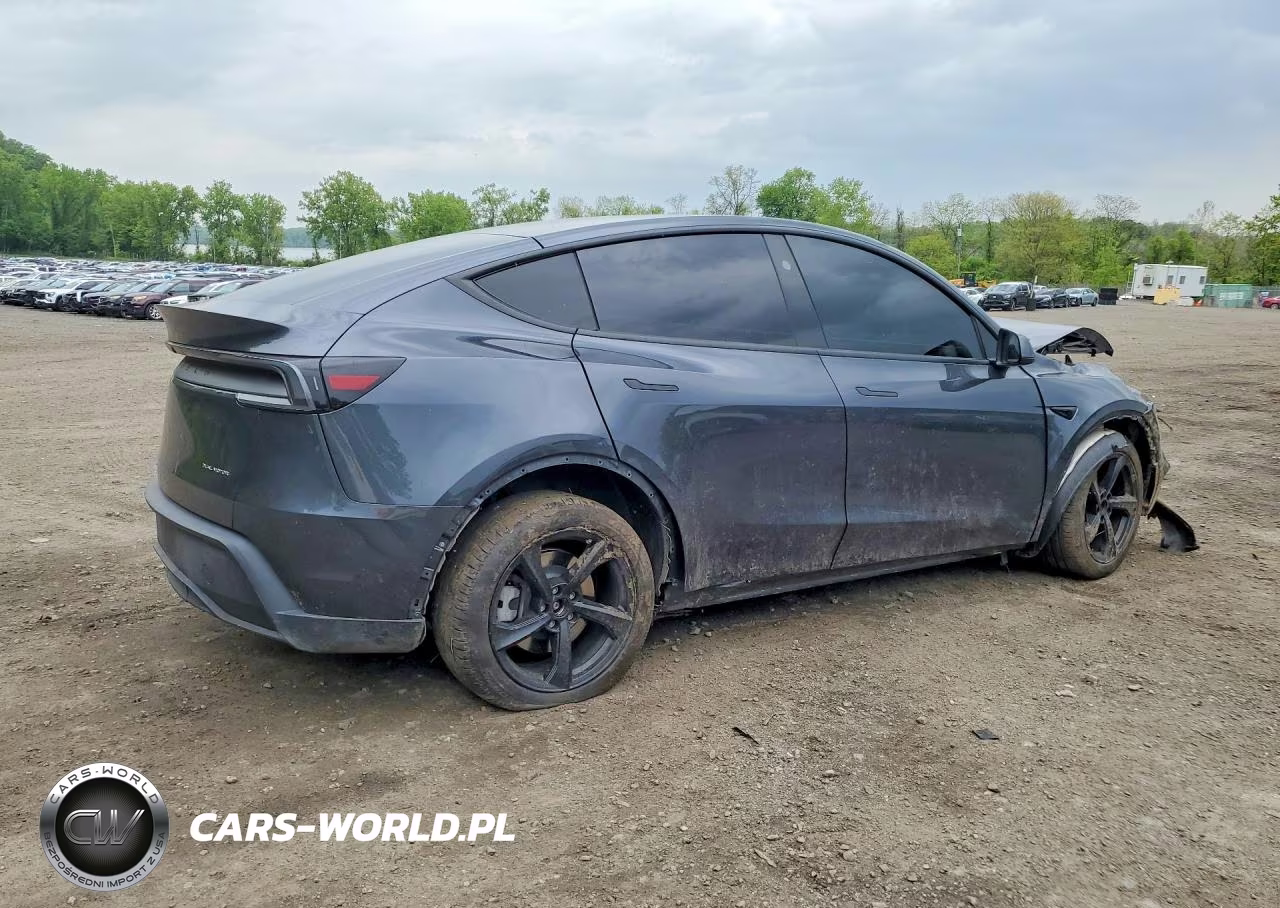 2026 Tesla Model Y VIN:7SAYGDEE5TA486286 - 3
