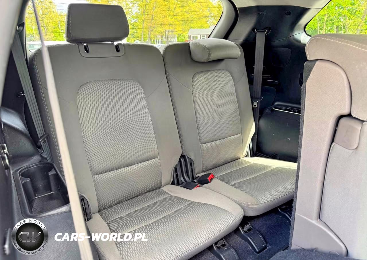 2017 Hyundai Santa Fe Se VIN:KM8SMDHF6HU209448 - 10