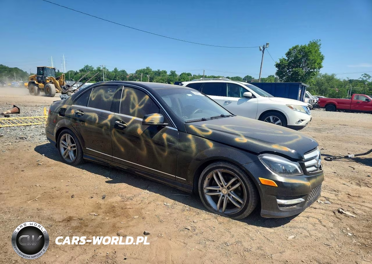 2013 Mercedes-Benz 3500 VIN:WDDGF4HB0DR243101 - 4
