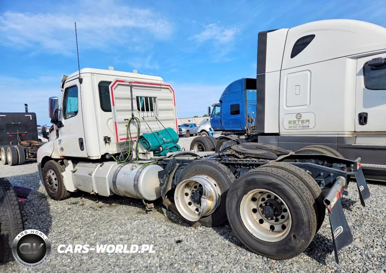 2021 Freightliner Cascadia 126 Semi Truck VIN:1FUJHLDR3MLMC3879 - 3