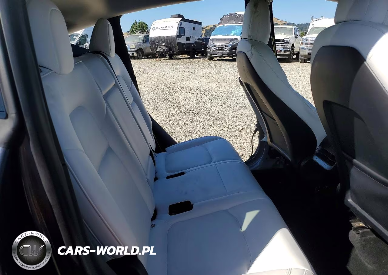 2021 Tesla Model Y VIN:5YJYGAEE2MF158209 - 11