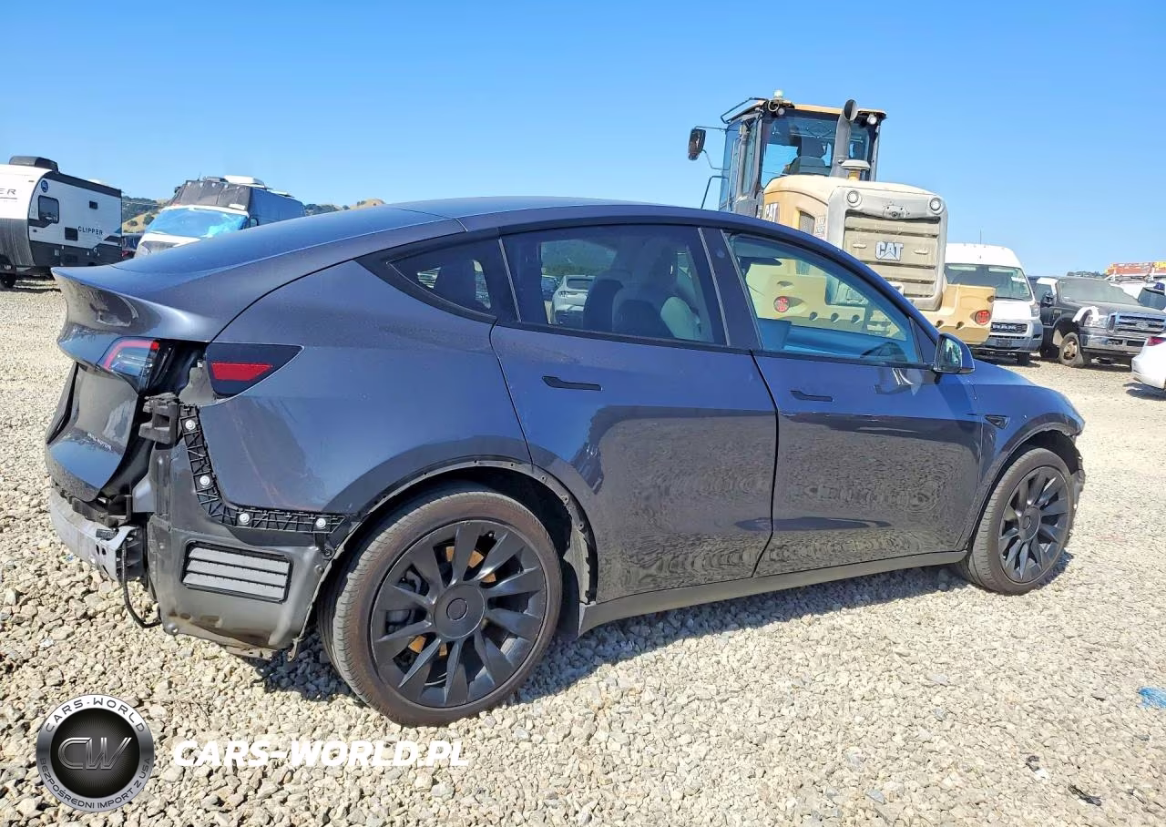 2021 Tesla Model Y VIN:5YJYGAEE2MF158209 - 3