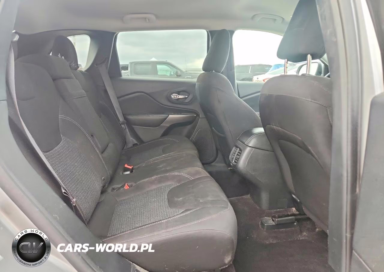 2019 Jeep Cherokee Latitude VIN:1C4PJLCBXKD203502 - 11