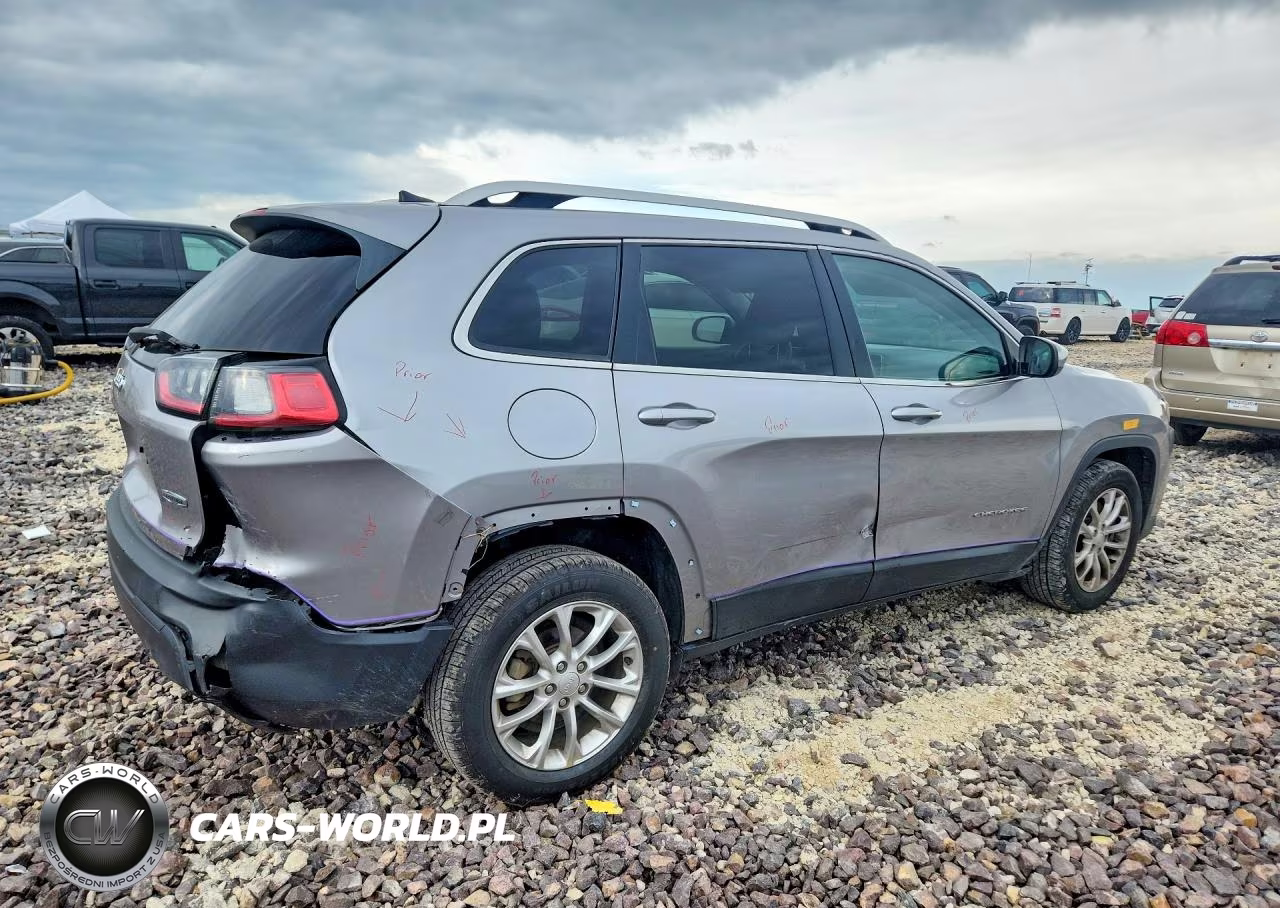 2019 Jeep Cherokee Latitude VIN:1C4PJLCBXKD203502 - 3