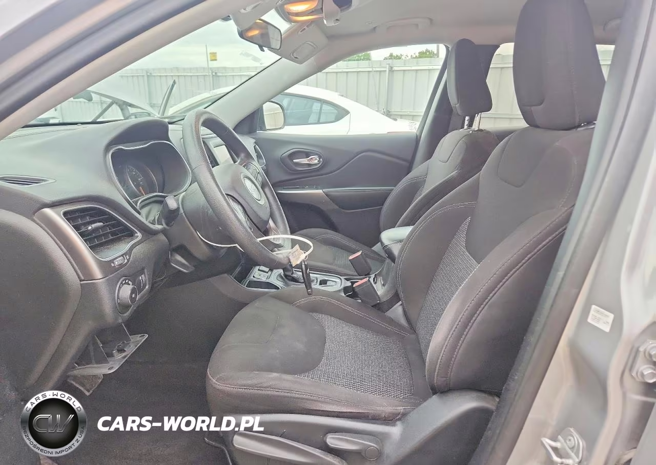 2019 Jeep Cherokee Latitude VIN:1C4PJLCBXKD203502 - 7