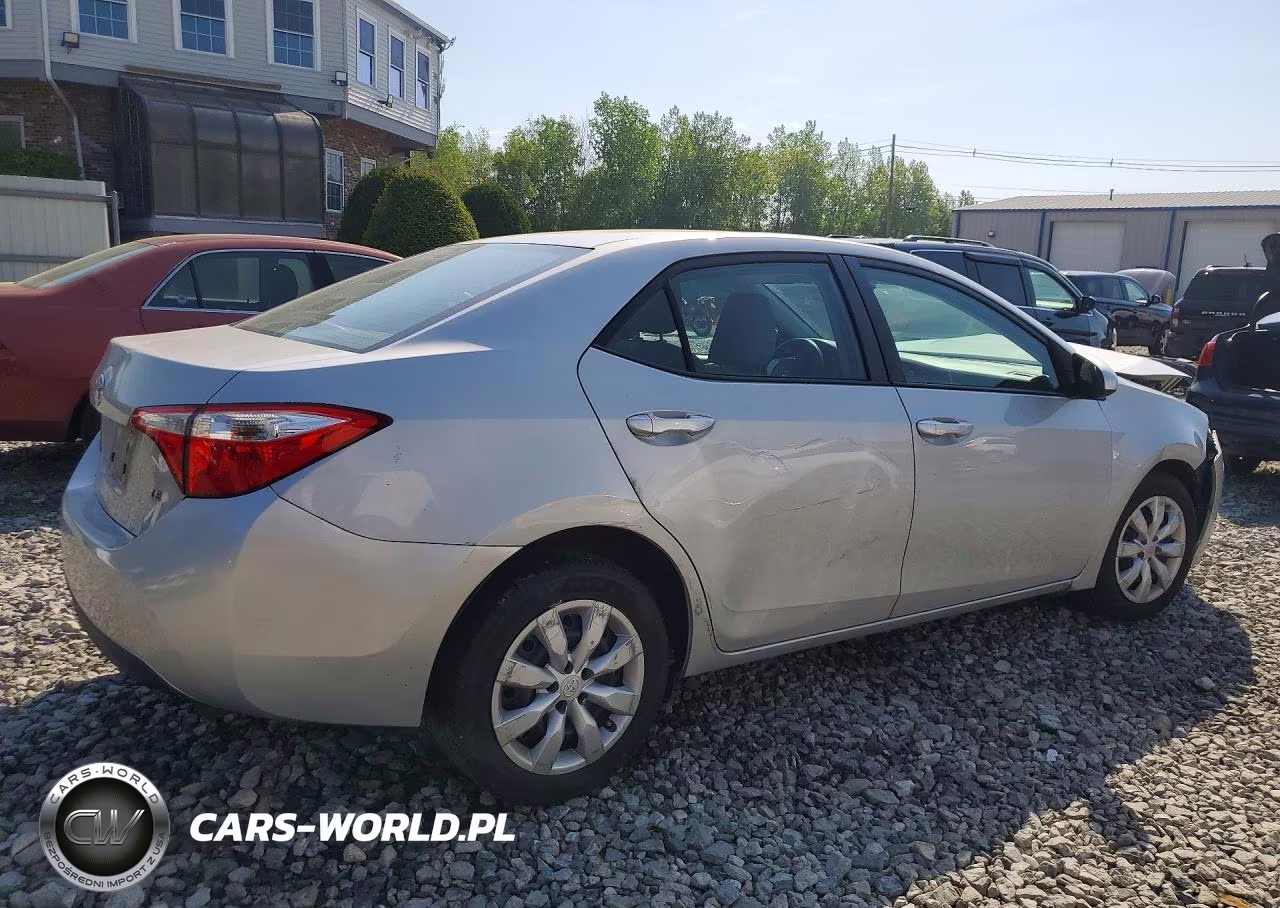 2015 Toyota Corolla Le VIN:2T1BURHEXFC245579 - 3