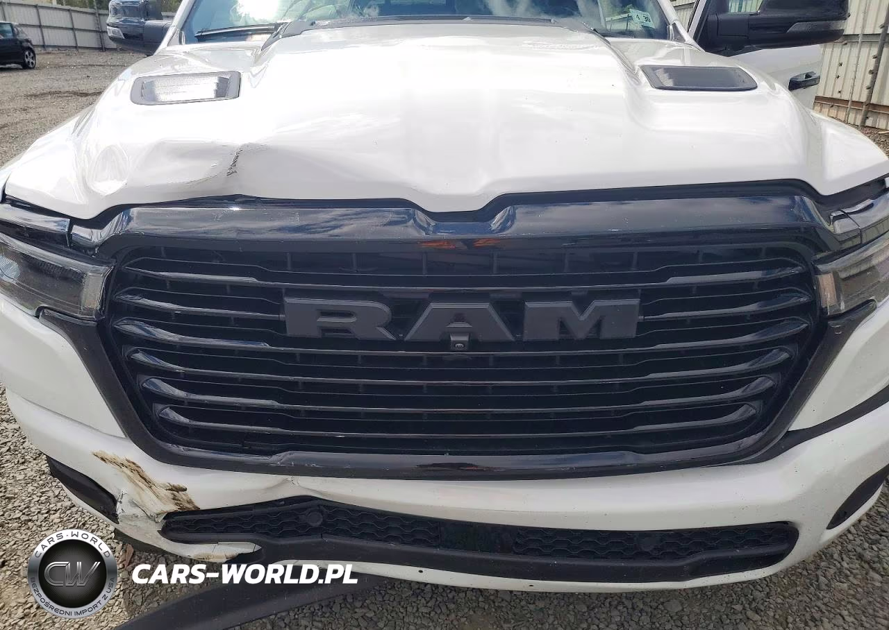 2025 Ram 1500 Laramie VIN:1C6SRFJP1SN693655 - 11