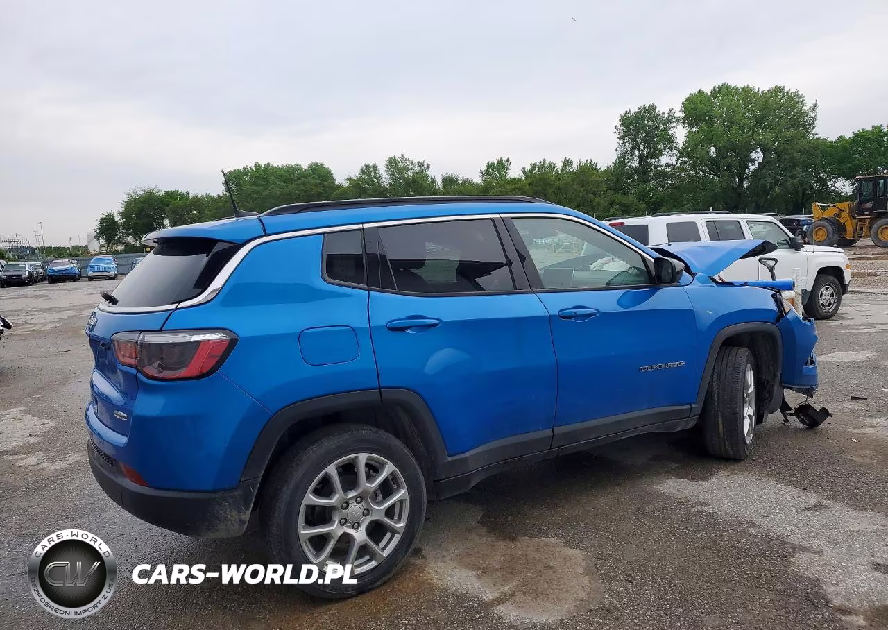 2024 Jeep Compass Latitude Lux VIN:3C4NJDFN6RT105560 - 3