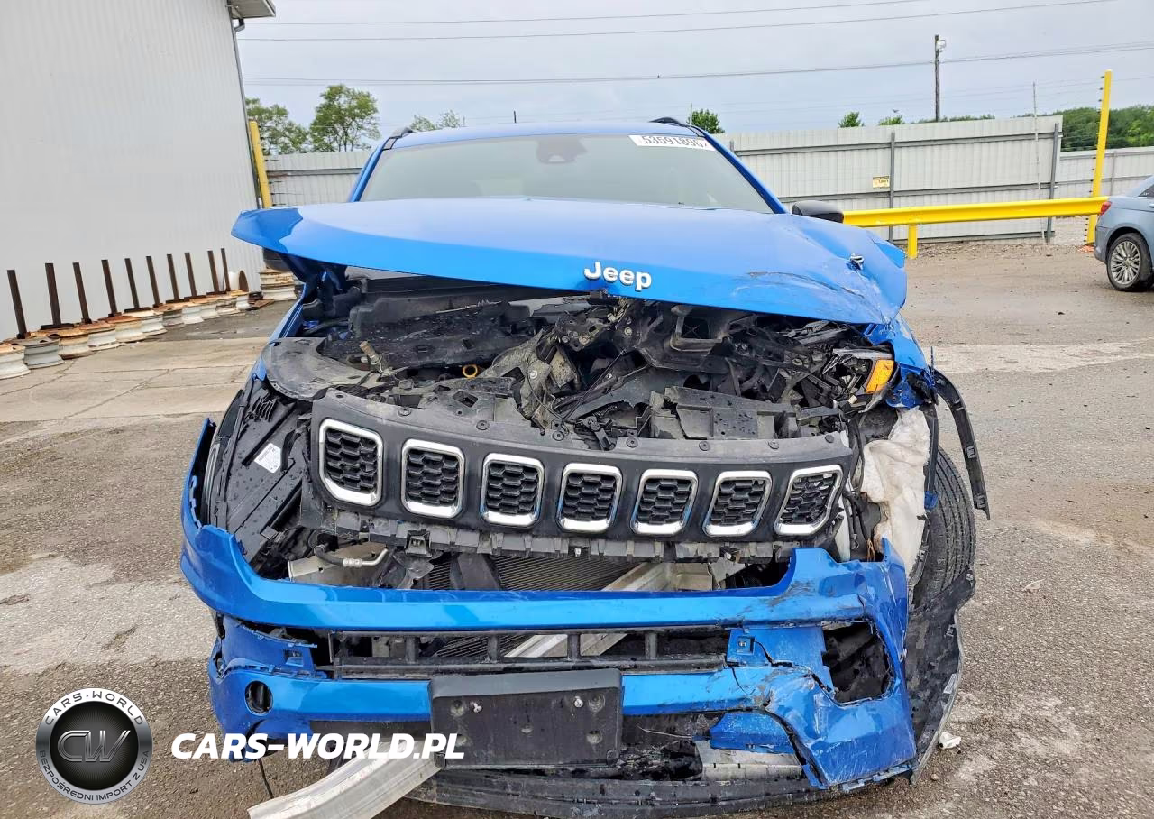 2024 Jeep Compass Latitude Lux VIN:3C4NJDFN6RT105560 - 5