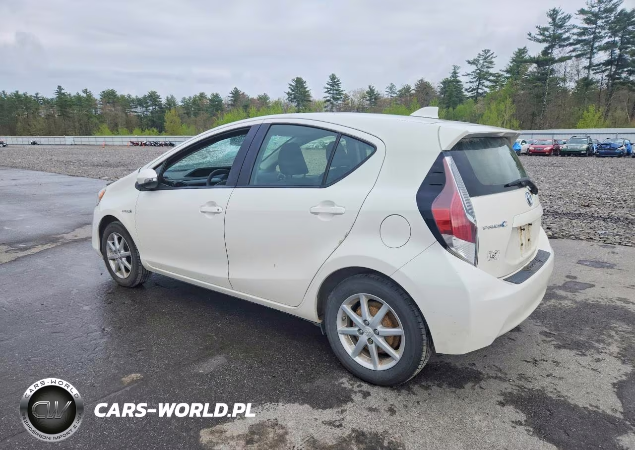 2015 Toyota Prius C Three VIN:JTDKDTB34F1112065 - 2