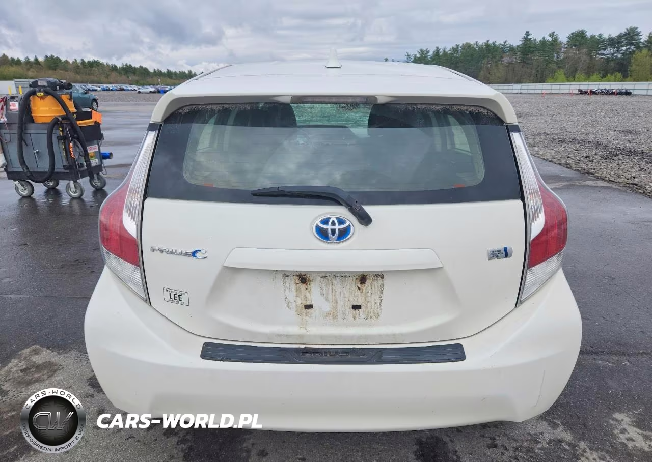 2015 Toyota Prius C Three VIN:JTDKDTB34F1112065 - 6