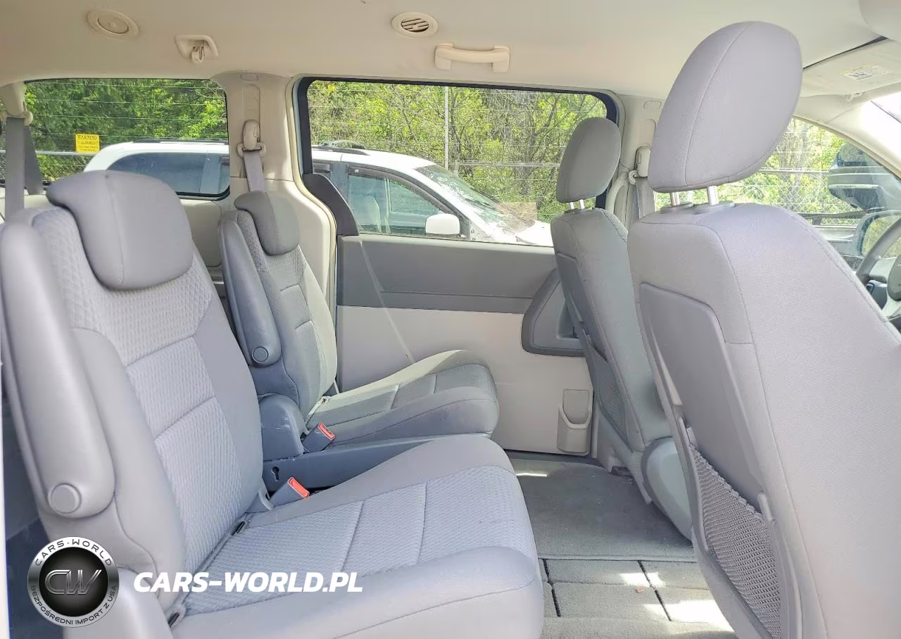 2009 Chrysler Town & Country Lx VIN:2A8HR44EX9R665330 - 11