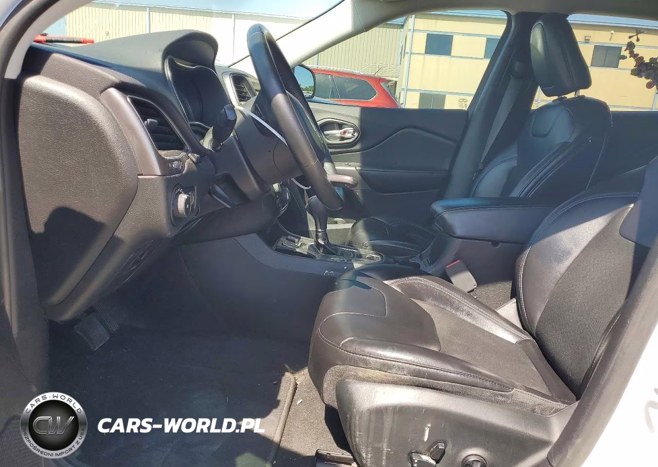 2019 Jeep Cherokee Latitude Plus VIN:1C4PJLLB9KD404226 - 7