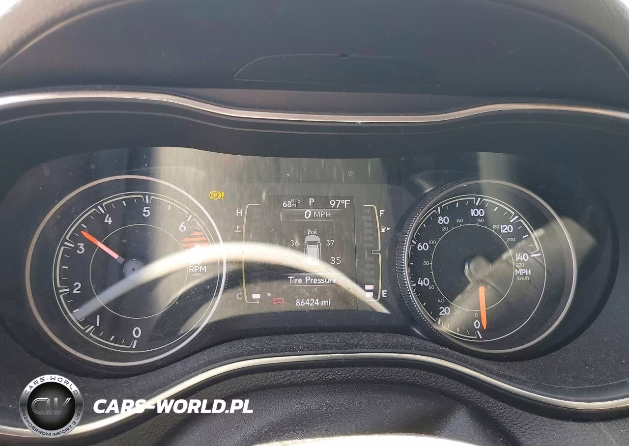 2019 Jeep Cherokee Latitude Plus VIN:1C4PJLLB9KD404226 - 9