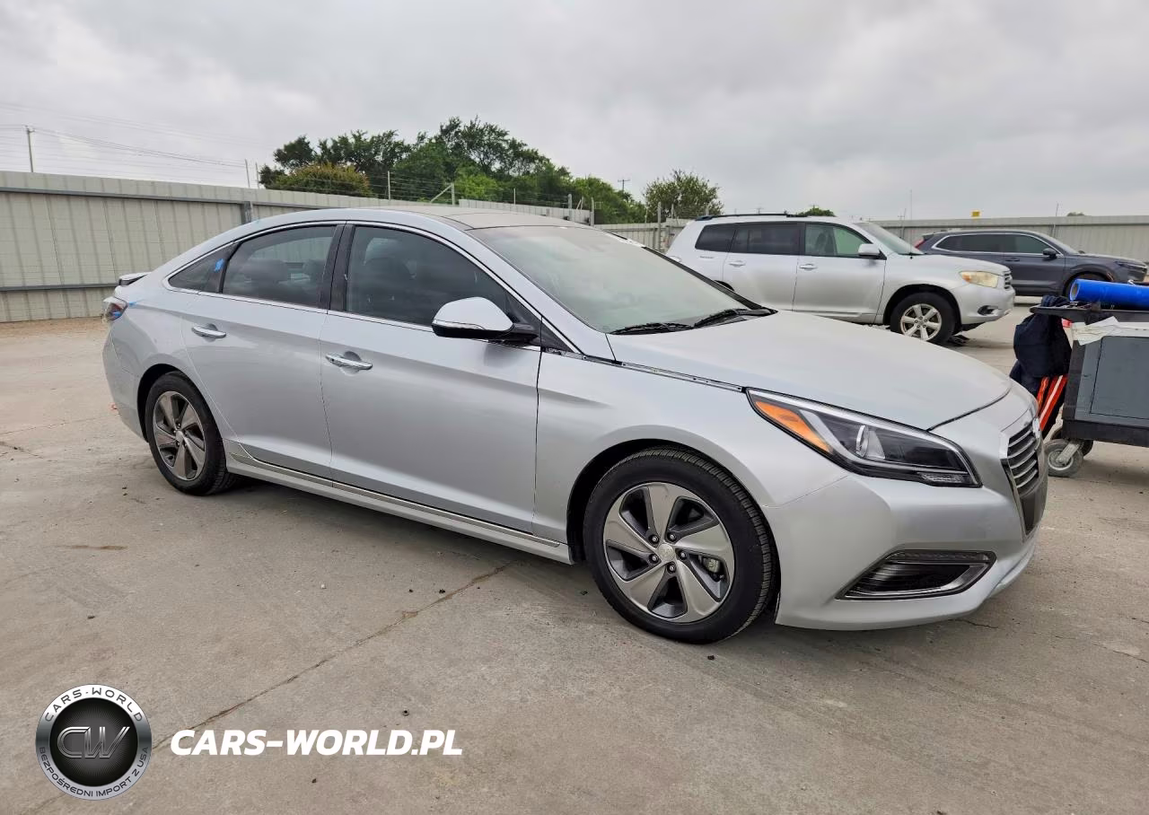 2017 Hyundai Sonata VIN:KMHE34L36HA075703 - 4